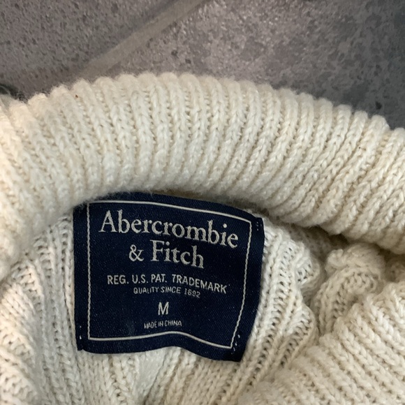 Abercrombie & Fitch Wool Blend Turtle Neck Sweater SZ Med BUT Looks Smaller - Picture 7 of 7